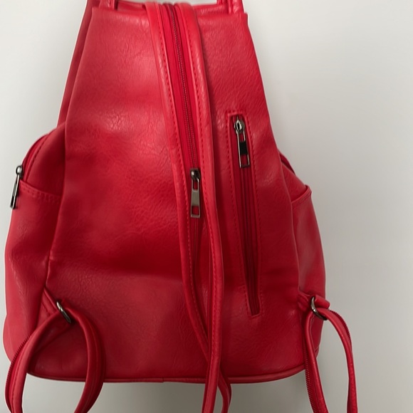 Red backpack - Picture 2 of 3